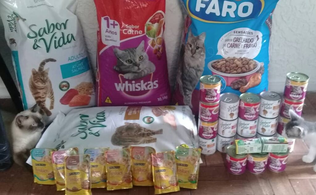 Comida do mês dos meus nenéns, 50kg de ração, latas de patê e sachês