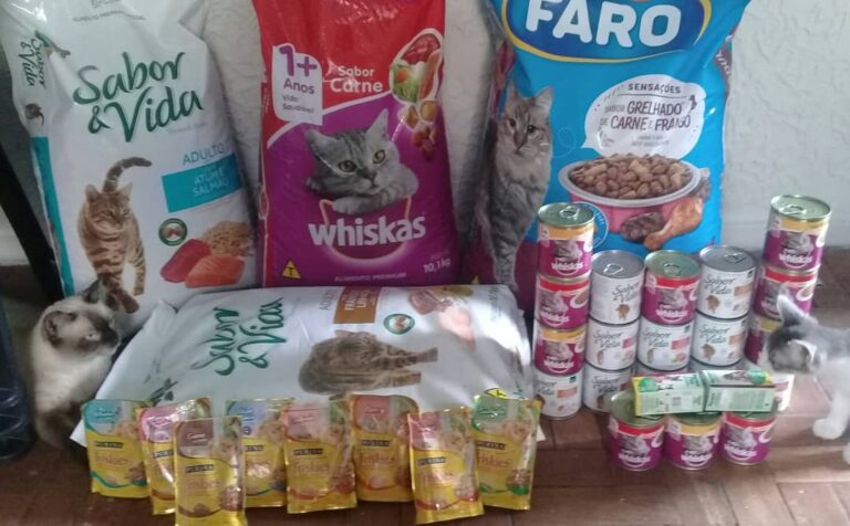 Comida do mês dos meus nenéns, 50kg de ração, latas de patê e sachês