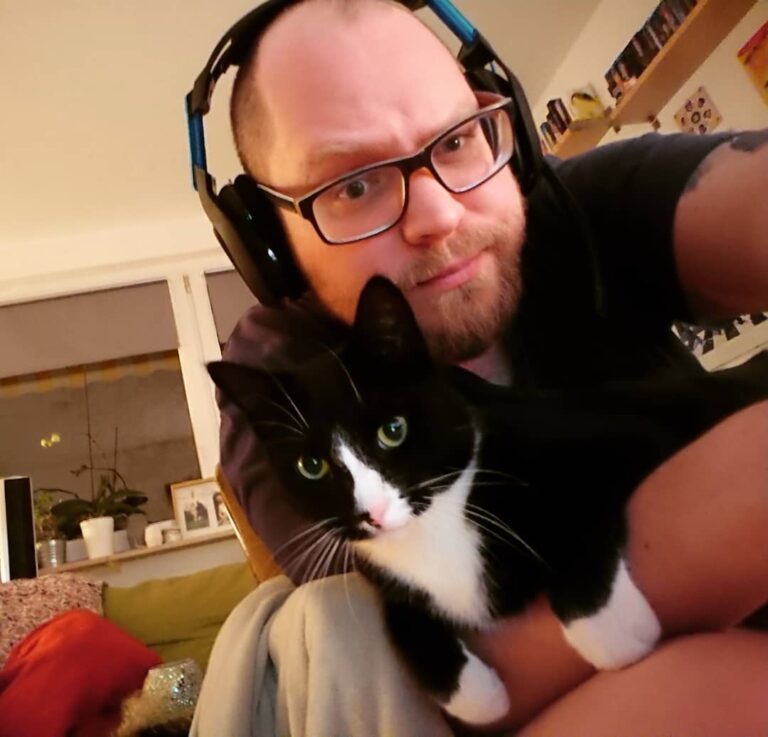 Он опять помогает // He is me again #кот #котики #пс4про #пс4