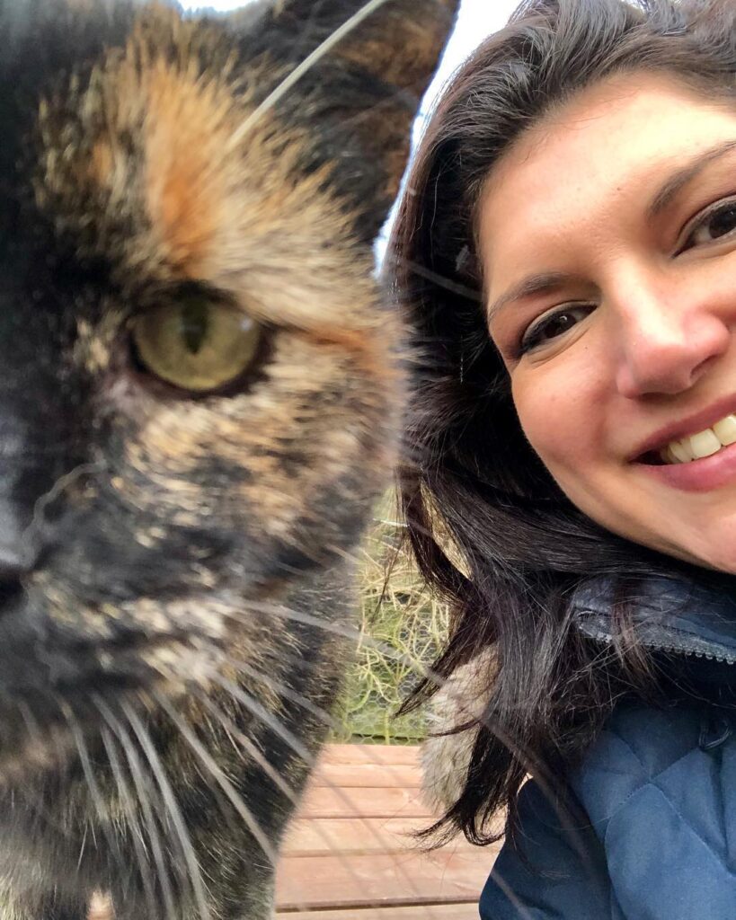 Hanging out with Delilah the tortie in Peterhead. She loves a cuddle.