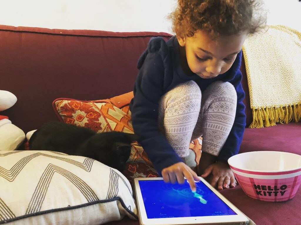 Tyjaih teaching little kitty how to fish