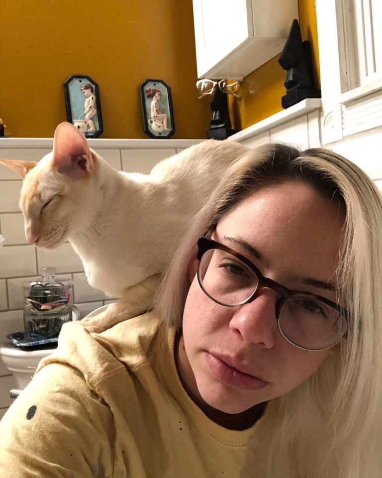 Normal company while on the toilet