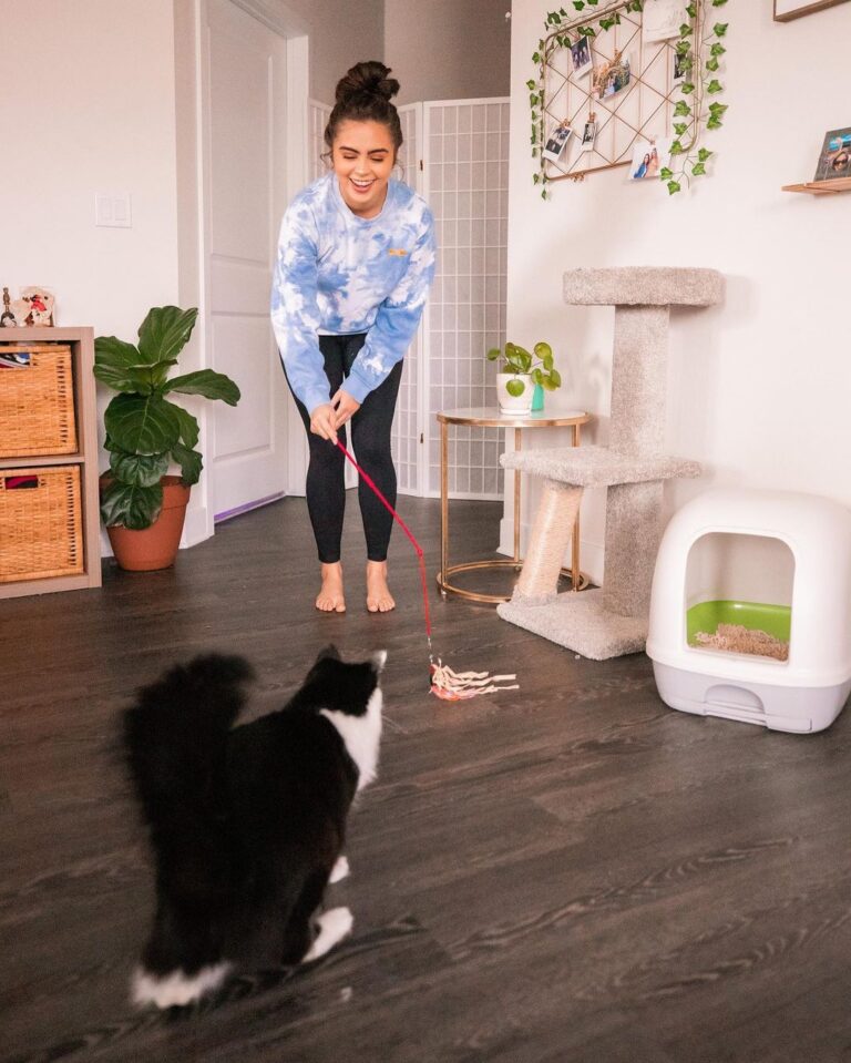 Swipe to see how much fun Luna + @jessicaneistadt have been having