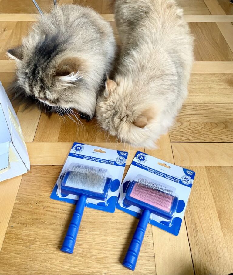 Show Tech Tuffer Than Tangles Slicker Brushes